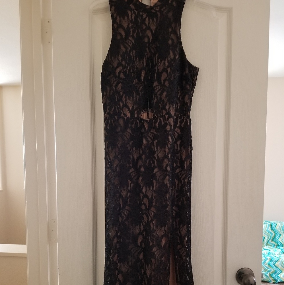 Long lace patterned dress
